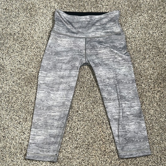 Peloton pride rain bow crop leggings size small - Picture 10 of 11